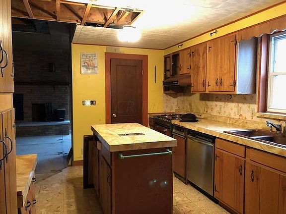 4th image of 764 Thurman Ave