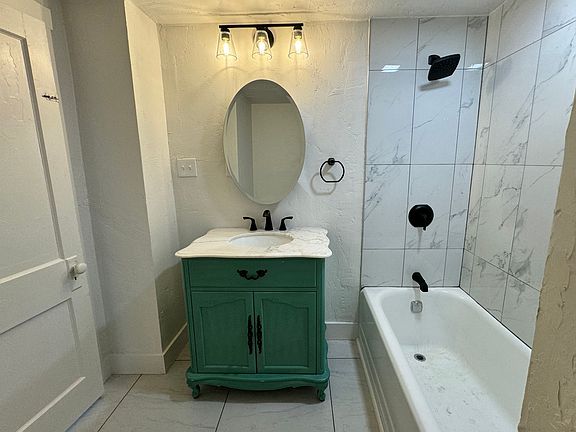 3rd image of 733 4th St #2