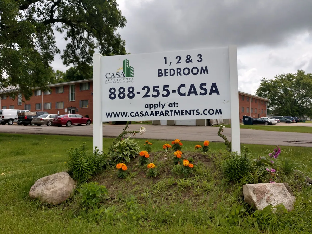 Building Photo - 2102 Clarkview Dr