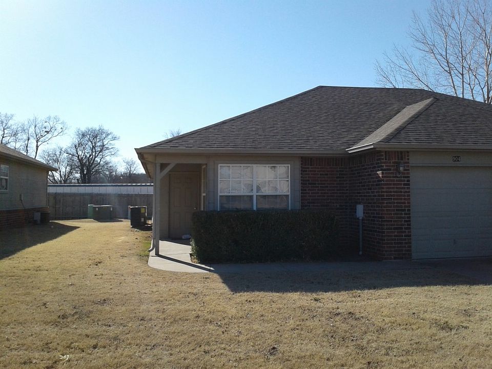 1st image of 902-904 River Xing Cir