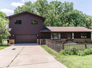 724 Westwood Dr, Cedar Falls, IA 50613