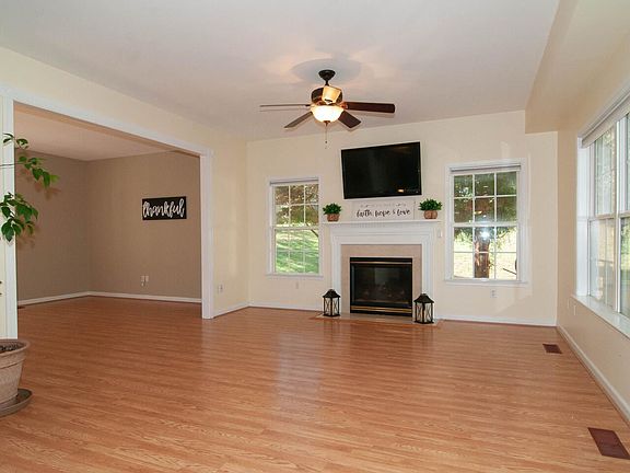 4th image of 23 Butternut Ln