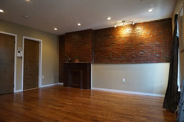 Rented by DYNAMIC REALTY OF NEW YORK CORP | media 28