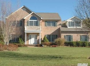 1 Naomi Ct, Melville, NY