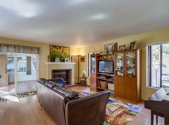 4th image of 10988 Glencreek Cir