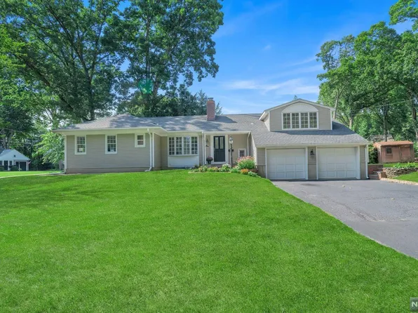 1 Colonial Dr, Wyckoff, NJ 07481