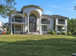 574 Mill Run, Paramus, NJ 07652