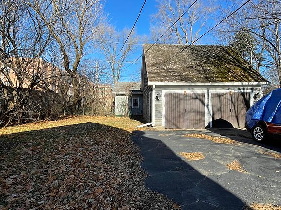 3rd image of 310 Noble Ave #1