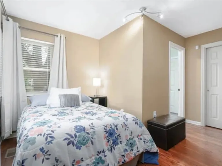 1717 Rockne Dr — Photo 8