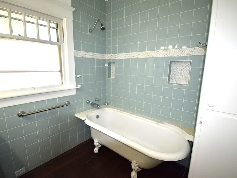 586 Grove St — Photo 14