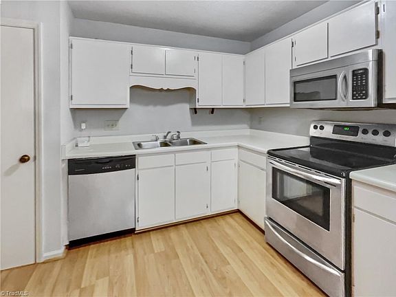 5th image of 4225 Edith Ln