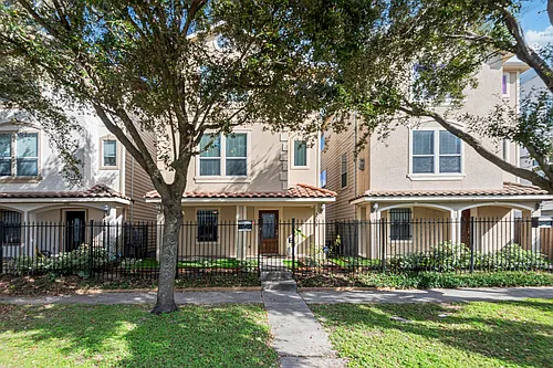 2204 Colorado St Photo 1