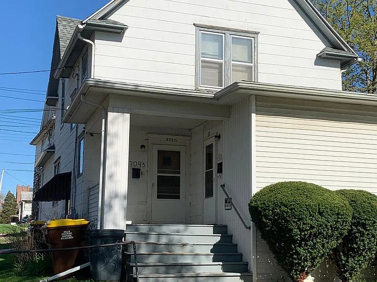311 W Pleasant St — Photo 1