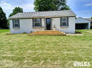 2004 14th St, Silvis, IL 61282