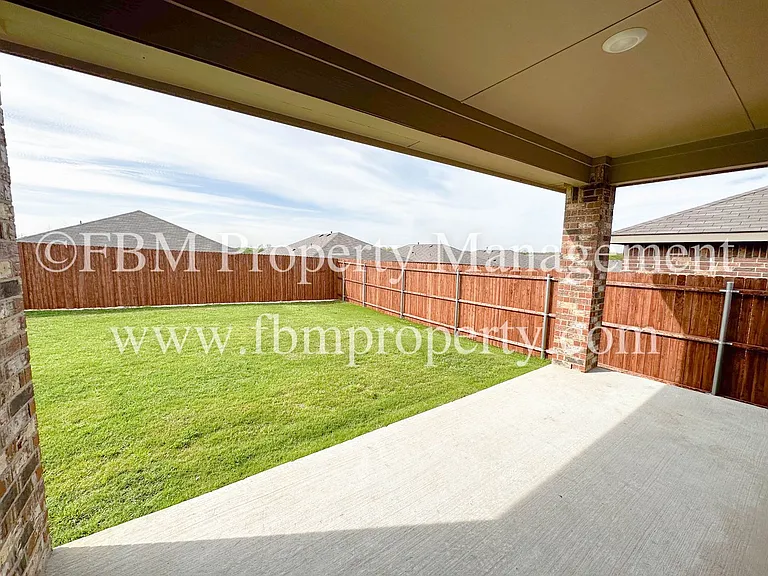 864 Keystone Ct — Photo 21