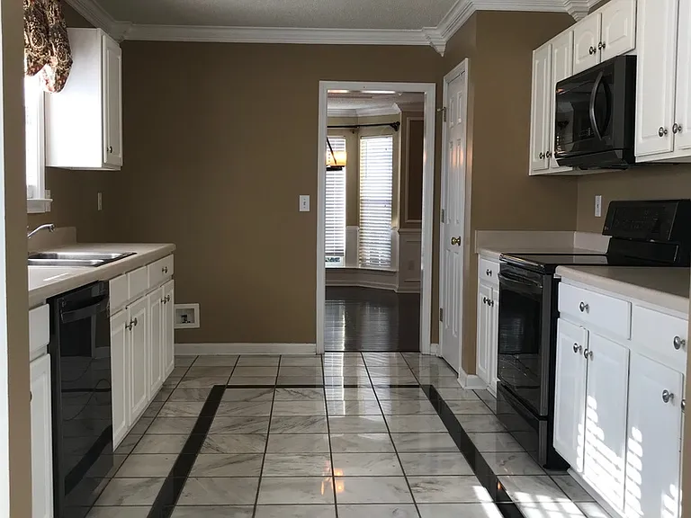 113 Pennine Dr — Photo 10
