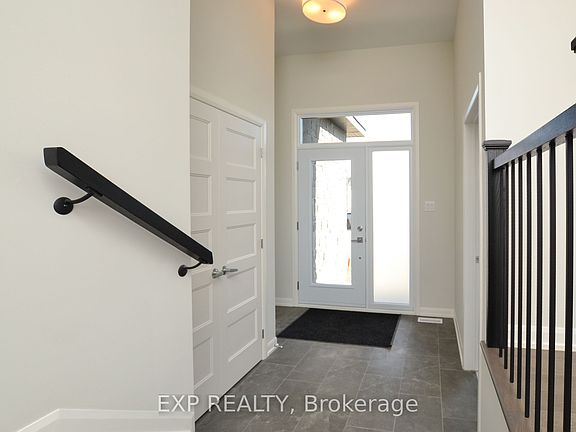 3rd image of 623 Montessor Cres