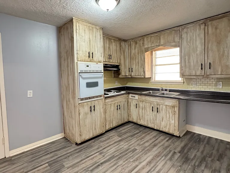 3270 Christopher St — Photo 13