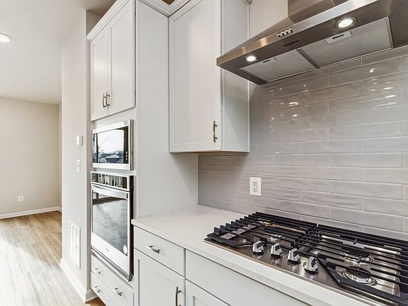 4th image of 9423 Prince William St