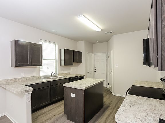 4th image of 5532 Willamette Dr