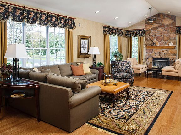 3rd image of 22 Winding River Ct
