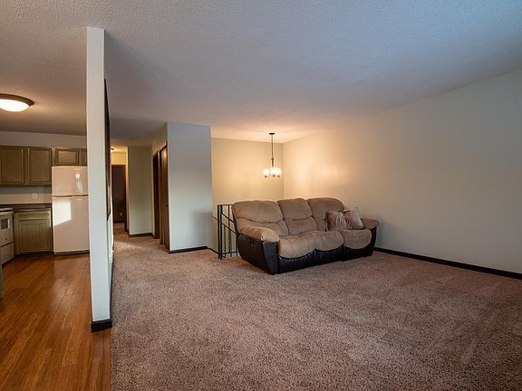 5th image of 647 E 143rd St