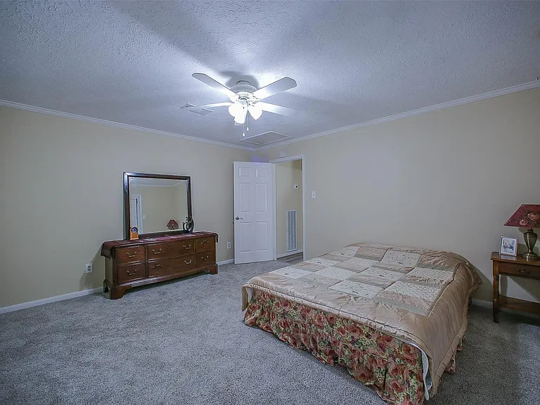 9511 Sharpcrest St — Photo 17