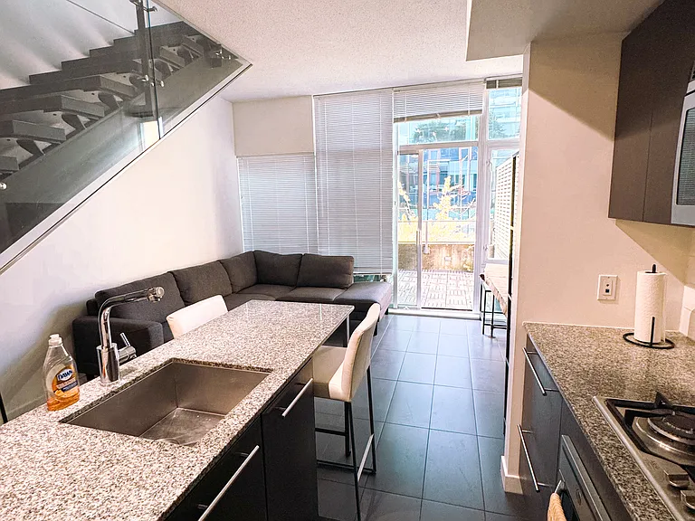 522 W 8th Ave #208 — Photo 5