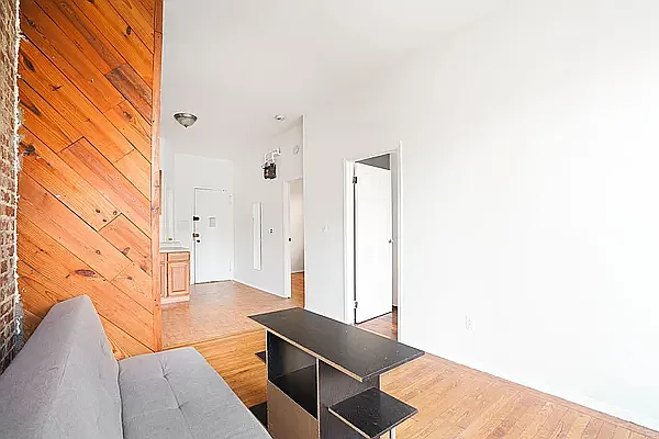 Rented by Waldstar Real Estate LLC | media 25