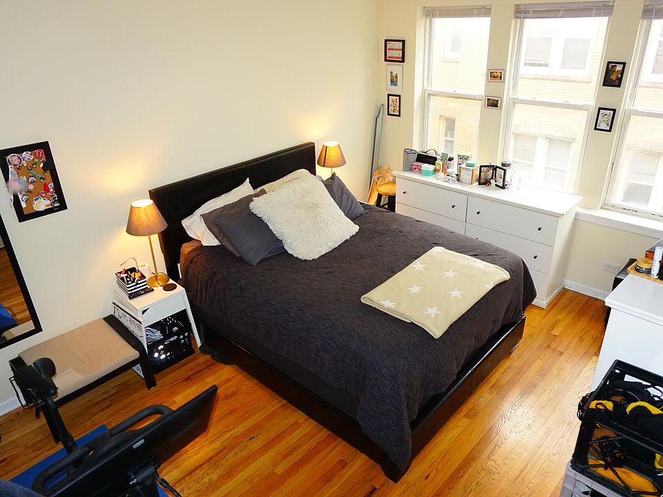 1st image of 2905 W Shakespeare Ave APT 2S