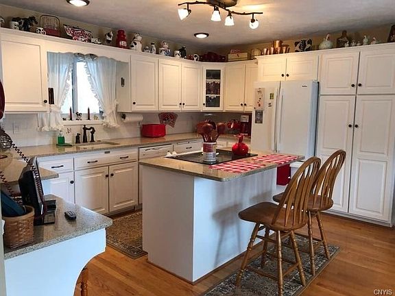 3rd image of 4407 Hawthorne Dr