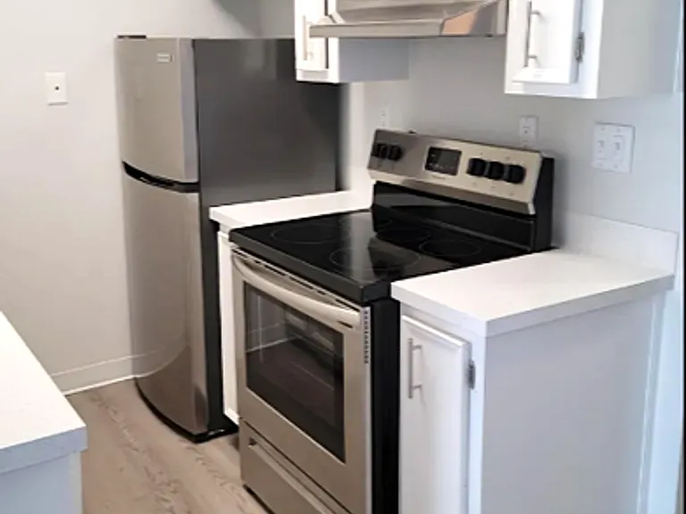 Kent Riviera Apartments — Photo 16