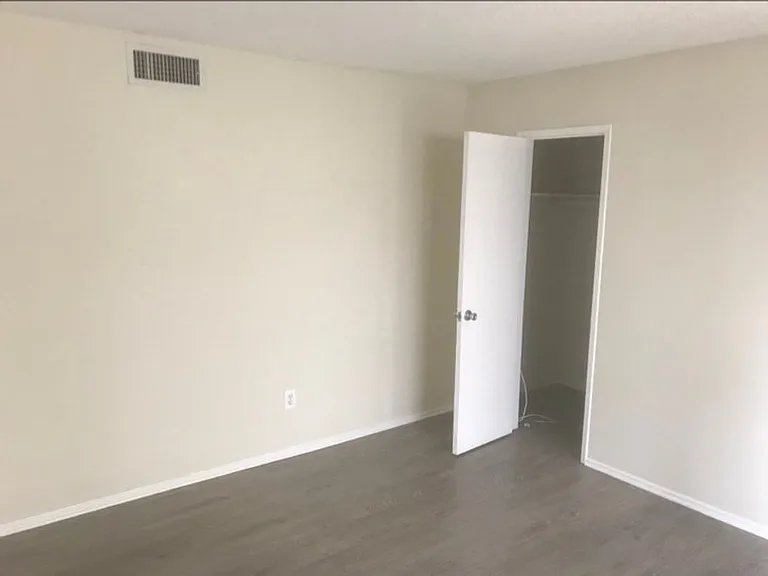 18100 Roscoe Blvd Northridge, CA 91325 — Photo 6