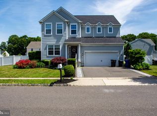 3 Tetkoski Ct, Florence, NJ 08518