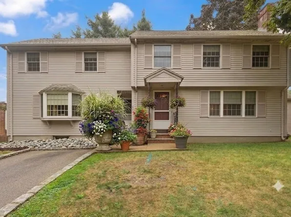 173 Vine Rock St, Dedham, MA 02026