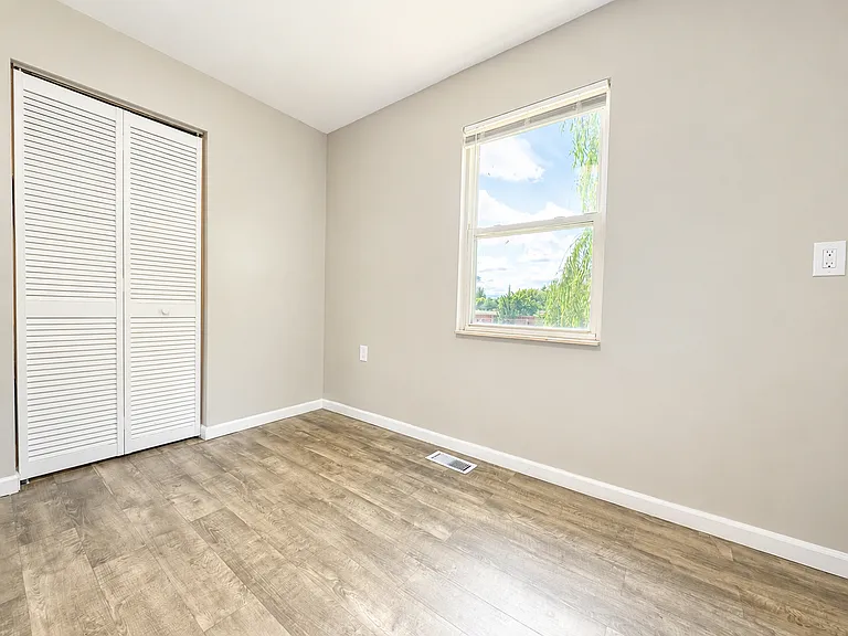 27056 Lawnwood St — Photo 24