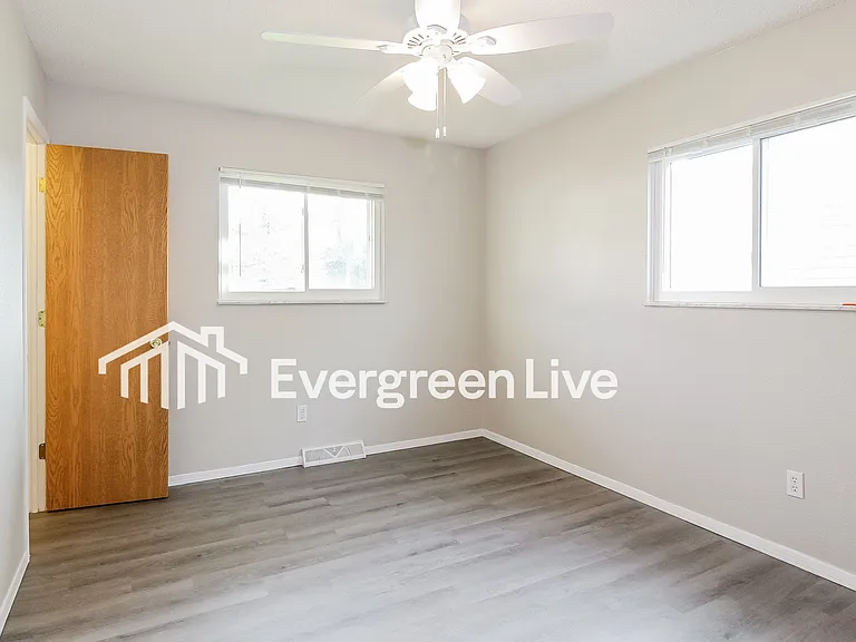 2047 Keen Ave — Photo 10