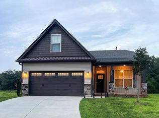 380 Greymark Ln, Boiling Springs, SC 29316