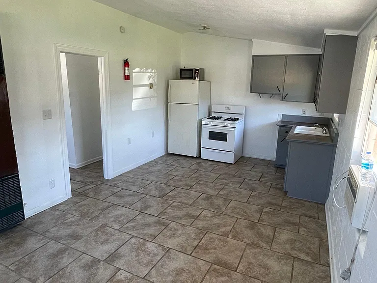 604 W Keetoowah St #4 — Photo 1