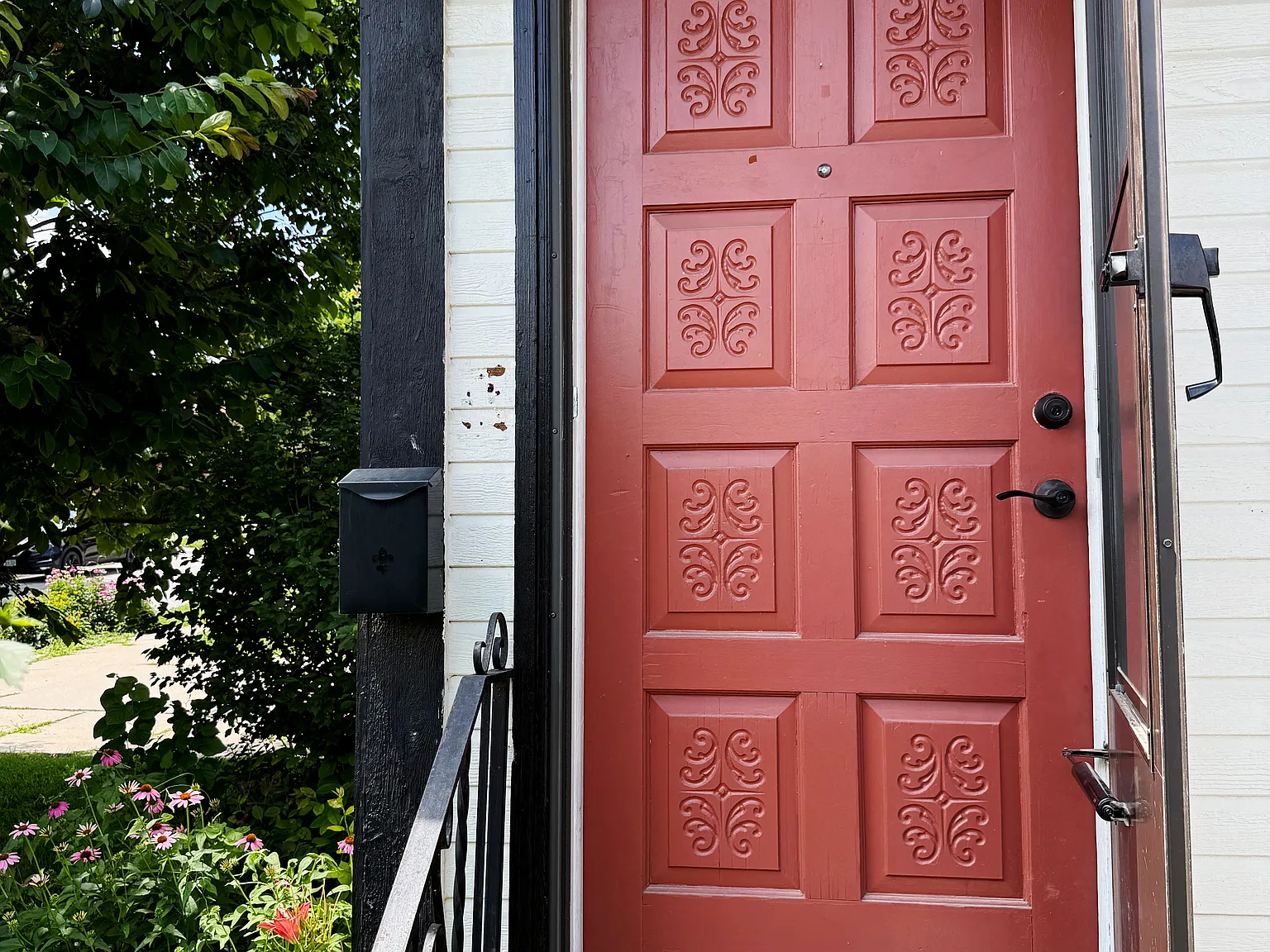 4 bed, 2398 sqft, $2,000 — Photo 3