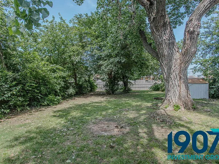 608 N Janeway Ave — Photo 6