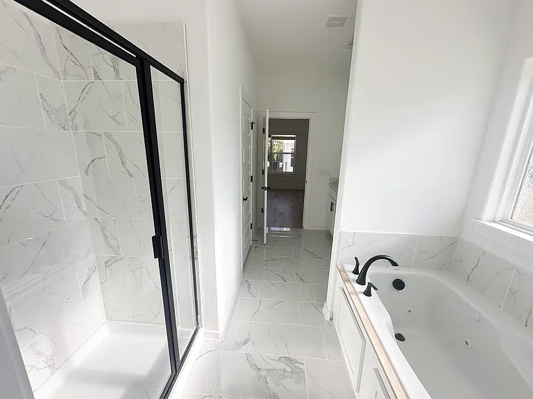 1751 W Holly St — Photo 4