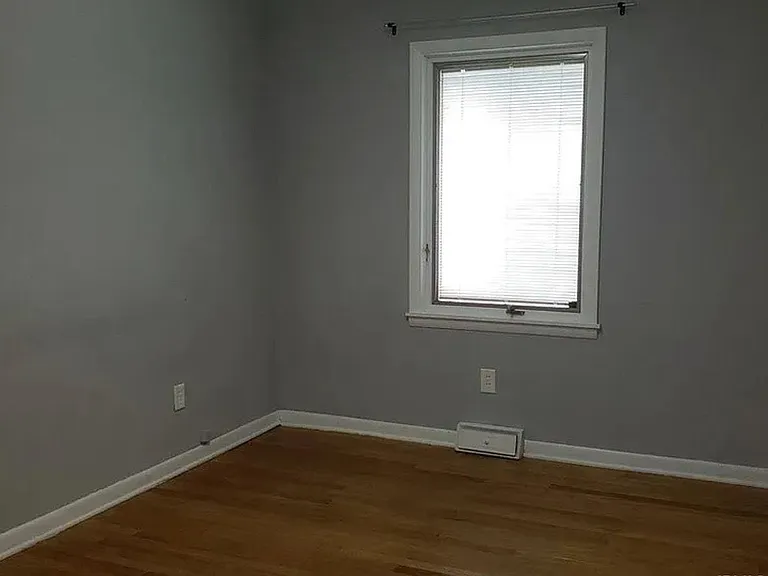 117 N Hillsdale Dr — Photo 3