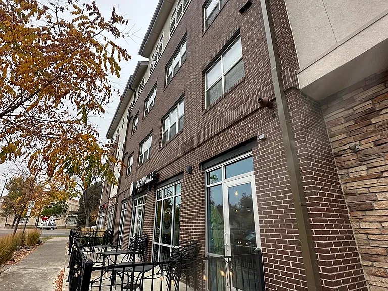 College 830 — Photo 23