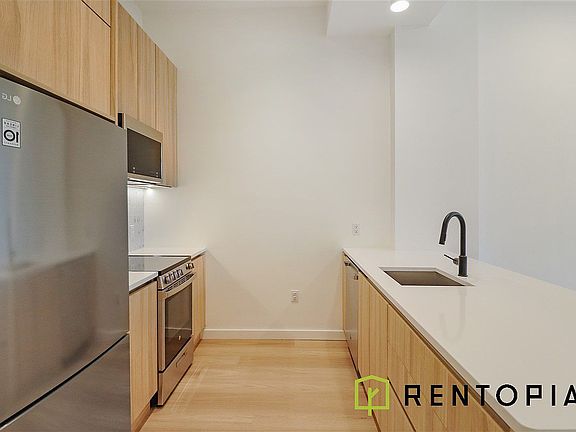 4th image of 1010 Pacific St #325
