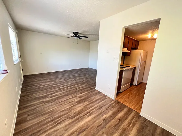 450 Burleson St #D — Photo 5