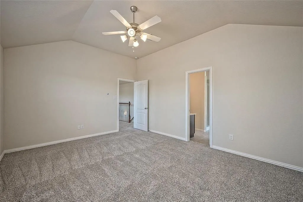3 bed, 2.5 bath, 1922 sqft, $2,150 — Photo 3