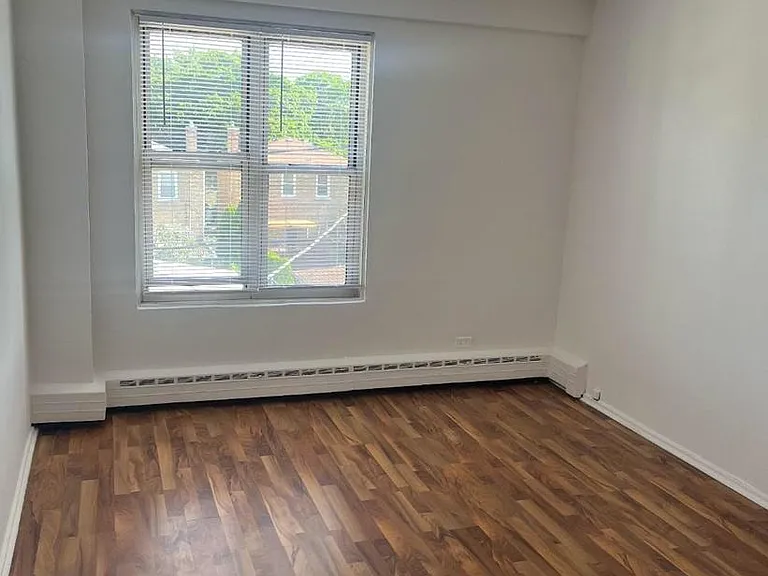 2620 W Berwyn Ave #408 — Photo 2