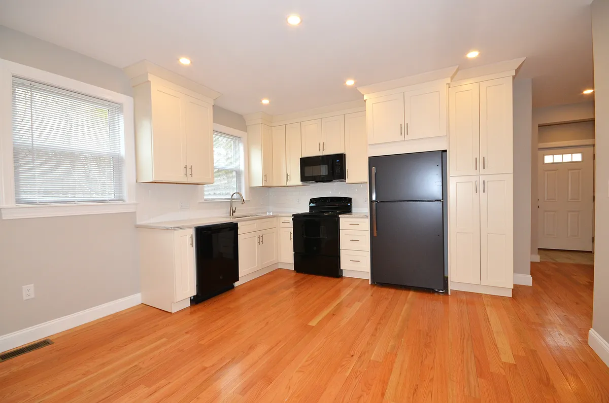 Building Photo - 18 Eaton Ave #1