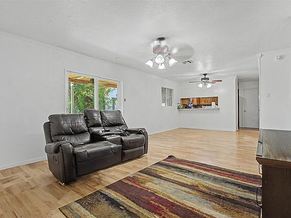 3rd image of 4511 Ponderosa Dr